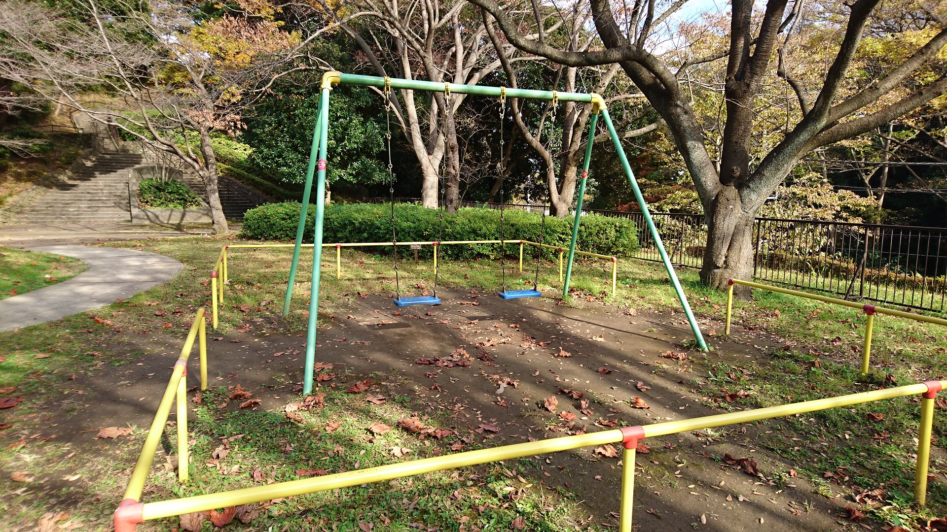 富岡総合公園 ケヤキ広場 ブランコ